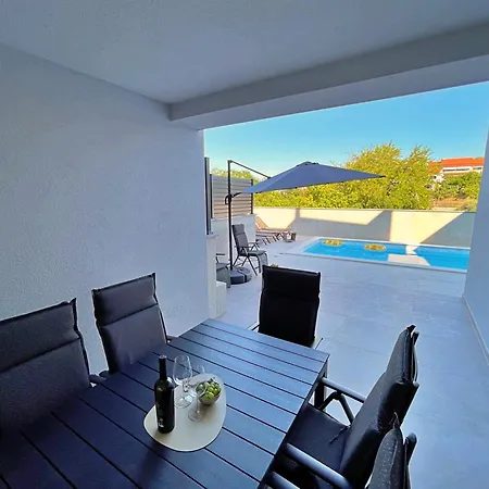 Bonum With Private Pool Šilo