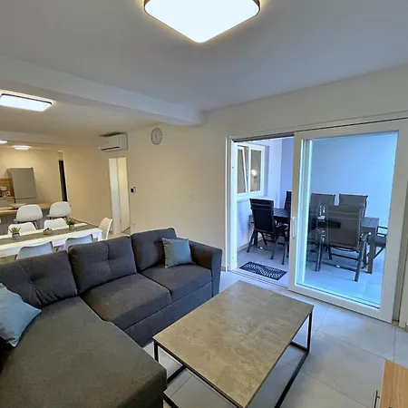 Apartman Bonum With Private Pool Šilo