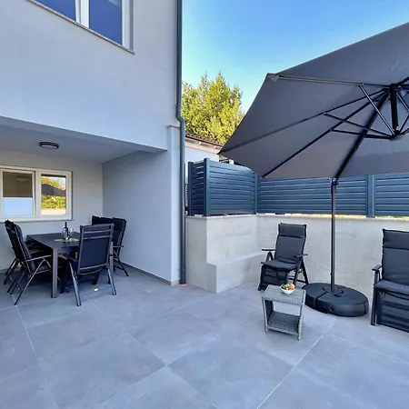 Apartman Bonum With Private Pool Šilo