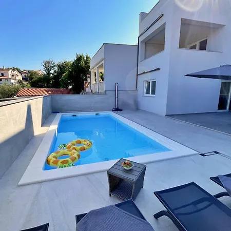 Bonum With Private Pool Apartman Šilo