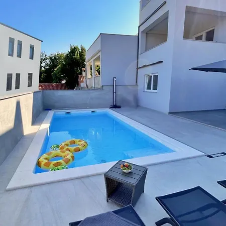 Bonum With Private Pool Appartamento Šilo