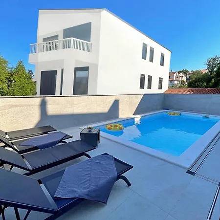 Appartamento Bonum With Private Pool Šilo