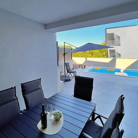 Appartamento Bonum With Private Pool Šilo