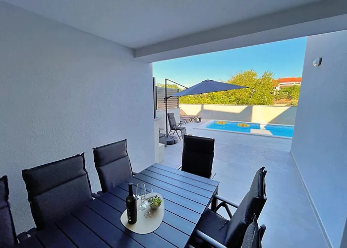 Bonum With Private Pool Šilo