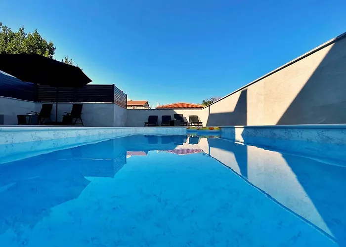 Bonum With Private Pool Appartamento Šilo
