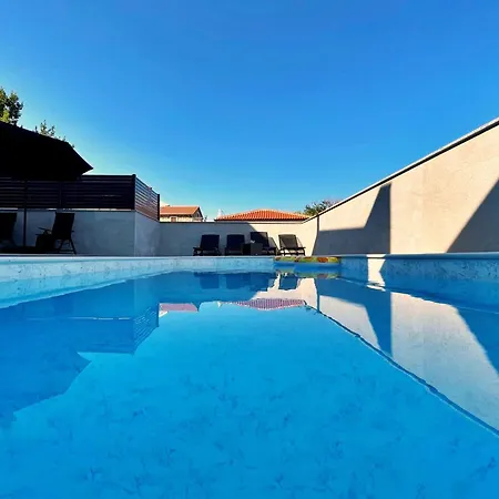 Bonum With Private Pool Apartmán Šilo